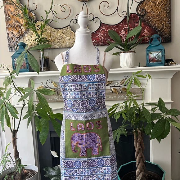 Aprons - Picture 9 of 16